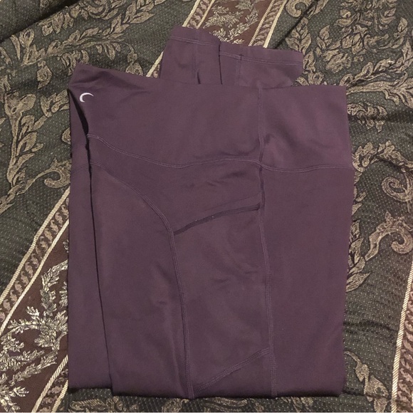ZYIA Plum LNT Crop Pocket Leggings Sz 8 10 - Picture 6 of 6